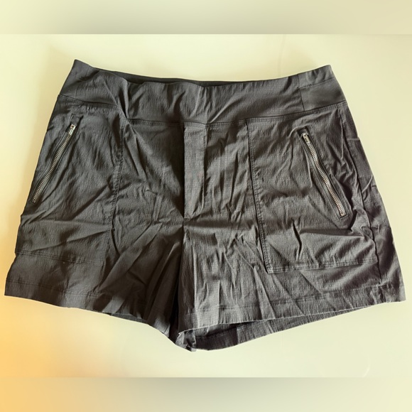 Athleta Pants - Black‎ Athleta Shorts - Size 14